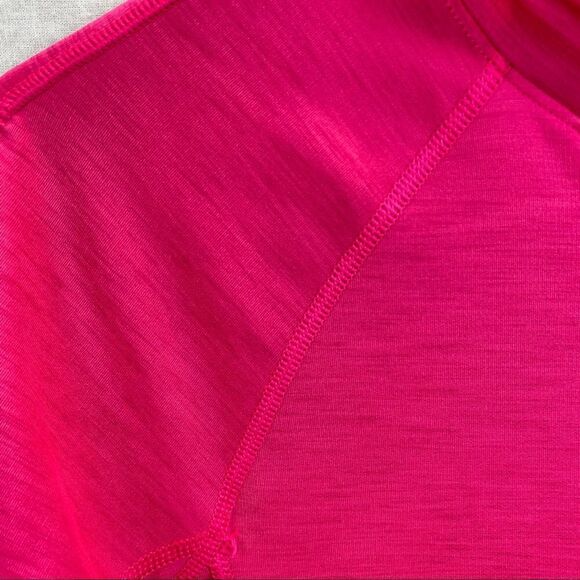 Ladies Under Armour Bright Pink Cold Gear Fitted 1/4 Zip Jacket Size Medium - Picture 11 of 13